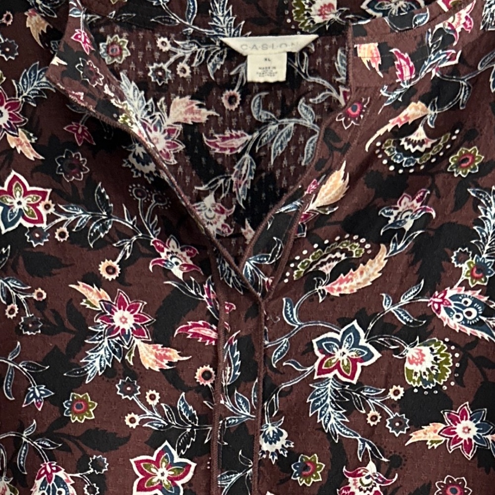 Floral Split Neck Top. - image 2